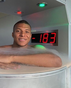 フランスの神童、エムバペ選手（パリSG）ご来店！